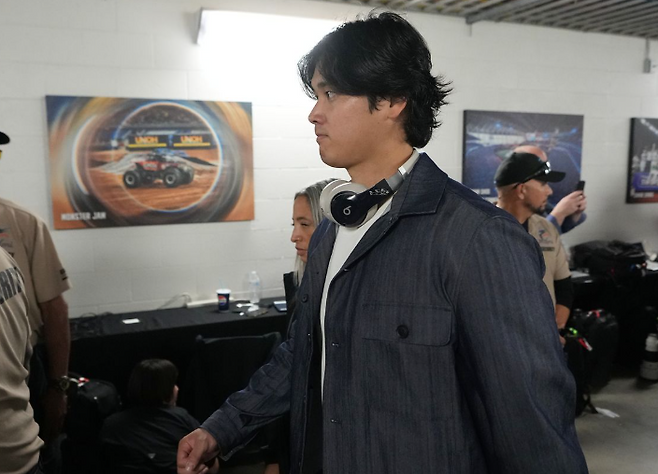 오타니 쇼헤이가 15일 WBC 8강전을 마친 뒤 경기장을 빠져나가고 있다. 연합뉴스