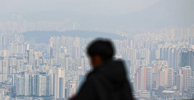 서울 중구 남산에서 바라본 아파트 단지. 뉴스1