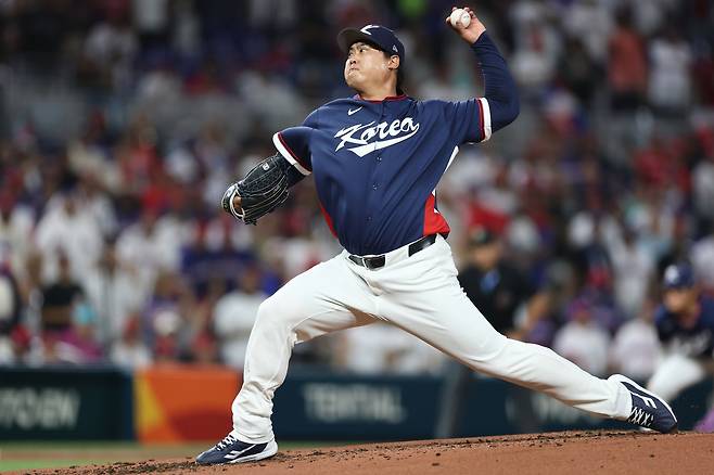 WBC 8강 도미니카공화국전에서 역투하는 류현진. 연합뉴스