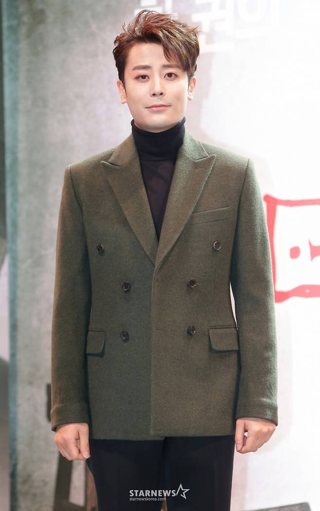 $ 뮤지컬 배우 한지상이 19일 오후 서울 송파구 신천동 롯데 콘서트홀에서 진행된 뮤지컬 '데스노트' 제작발표회에 참석해 포즈를 취하고 있다.  2016.12.19 /사진=김창현 기자 chmt@