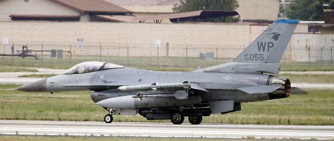 한국에 전개된 미국 공군 F-16 전투기. 동아DB