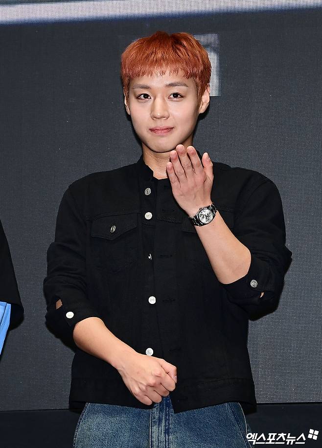 소녀팬들 사로잡는 눈빛