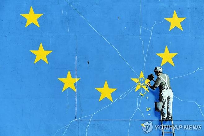 유럽기 벽화 [EPA 연합뉴스 자료사진. 재판매 및 DB 금지]