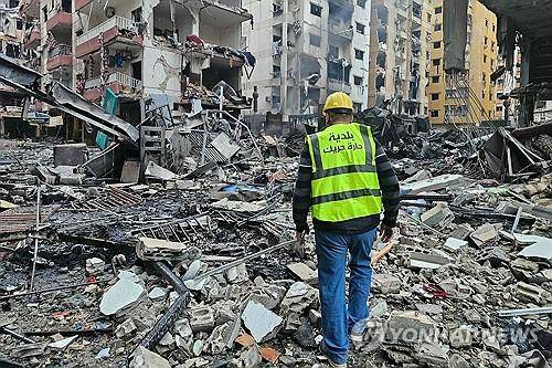 이스라엘 공습으로 무너진 레바논 건물 [AFP 연합뉴스 자료사진. 재판매 및 DB 금지]