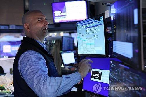 뉴욕증권거래소의 트레이더 [AFP=연합뉴스 자료사진. 재판매 및 DB금지]