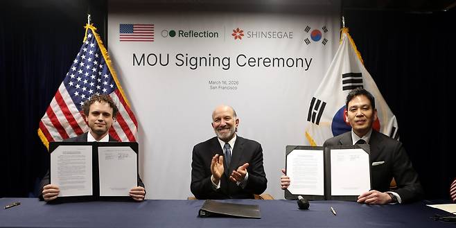 미샤 라스킨 리플렉션AI CEO와 하워드 러트닉 상무장관, 정용진 신세계그룹 회장 [신세계그룹 제공. 재판매 및 DB 금지]