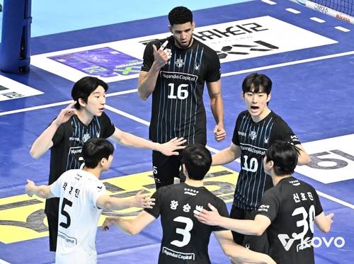 득점 후 기뻐하는 현대캐피탈 선수들 [한국배구연맹 제공. 재판매 및 DB 금지]