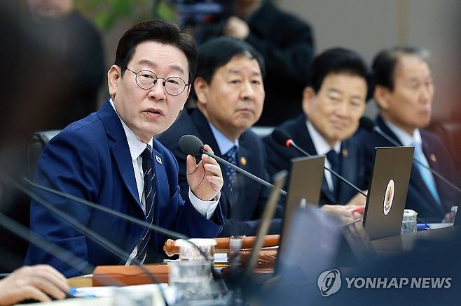 이재명 대통령, 국무회의 발언 (세종=연합뉴스) 김도훈 기자 = 이재명 대통령이 17일 정부세종청사에서 열린 국무회의에서 발언하고 있다. 2026.3.17 superdoo82@yna.co.kr
