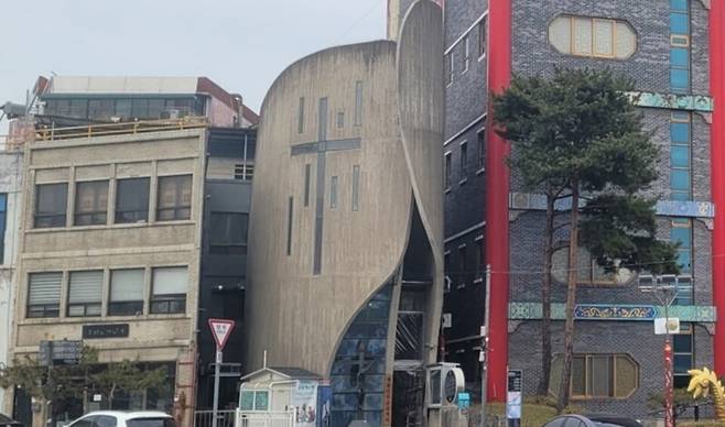 ▲ 인천시 중구 항동1가 한중문화관 바로 옆에 이승훈의 손주 며느리 정씨와 증손자 연구·균구가 참수당한 제물진두성지가 있다. /인천일보DB