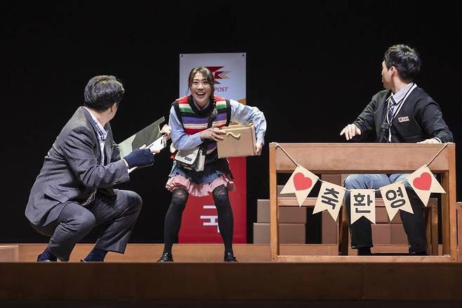 2025년 창작희곡의 발견 '우체국에 김영희씨' 공연 장면.