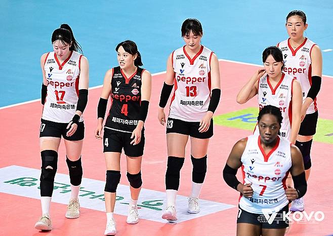 페퍼저축은행 선수단. KOVO 제공