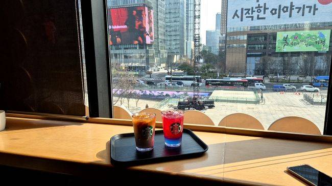 스타벅스 한정판 음료. /사진= 심현리 기자