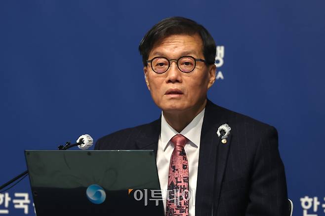 이창용 한국은행 총재가 26일 서울 중구 한국은행 본관에서 기자간담회에서 발언하고 있다. 2026.02.26 사진공동취재단