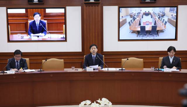 구윤철 부총리 겸 재정경제부 장관이 18일 서울 종로구 정부서울청사에서 열린 비상경제장관회의 겸 공급망안정화위원회에서 발언하고 있다. 연합뉴스