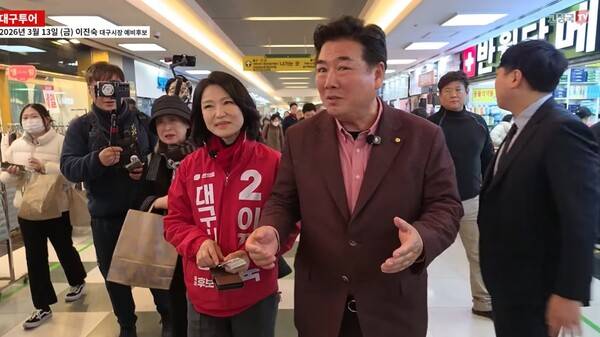 유튜브 방송 '고성국 TV'에서 고성국 씨와 이진숙 대구시장 예비후보가 대구 지하상가에서 현장 대담을 진행하고 있다. 2026.3.18. 고성국 TV 갈무리