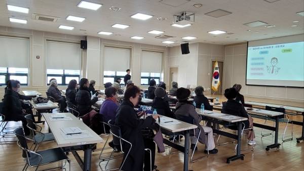 어르신 스마트폰 세금납부 특강.&nbsp;ⓒ서초구