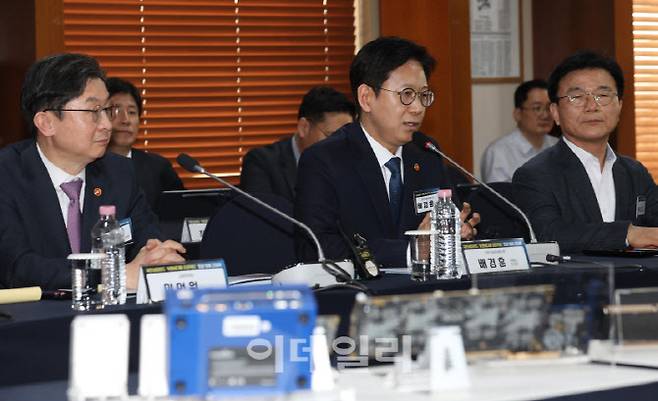 [이데일리 노진환 기자] 국민성장펀드 K엔비디아 육성 민관 합동 간담회가 17일 서울 중구 한국프레스센터에서 열렸다. 배경훈 부총리 겸 과학기술정보통신부 장관이 인사말을 하고 있다.