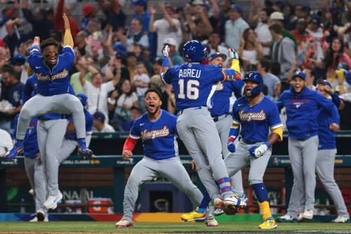 WBC 첫 우승을 이루고 기뻐하는 베네수엘라 선수들. 사진=AFPBBNews