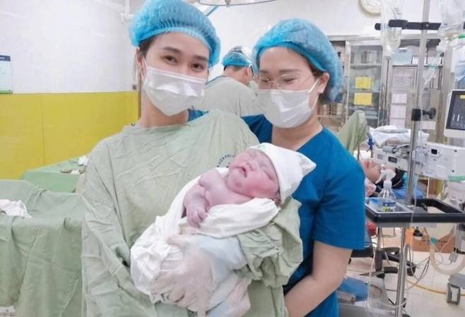 베트남 하노이에서 6kg에 달하는 거대아가 태어나 화제가 됐다. 사진=제트뉴스