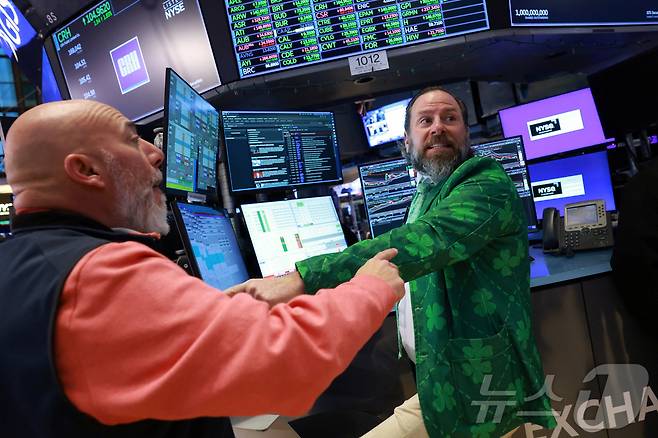 뉴욕증권거래소 트레이더들 ⓒ 로이터=뉴스1