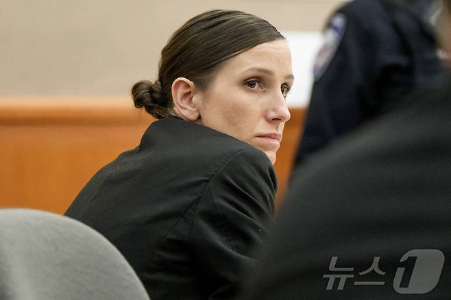 쿠리 리친스(35)가 지난달 23일(현지시간) 미국 유타주 파크시티의 서밋 카운티 법원에서 열린 살인 재판을 지켜보고 있다. 2026.02.23. ⓒ 로이터=뉴스1