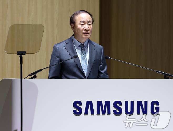 의장을 맡은 전영현 삼성전자 대표이사 부회장 겸 DS부문장이 18일 오전 경기 수원시 수원컨벤션센터에서 열린 제57기 정기 주주총회에서 인사말을 하고 있다. (공동취재) 2026.3.18 ⓒ 뉴스1 김영운 기자