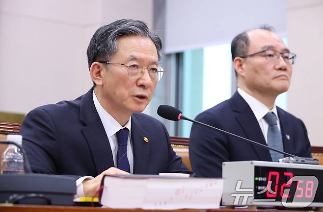 정성호 법무부 장관이 18일 서울 여의도 국회에서 열린 법제사법위원회 전체회의에서 의원 질의에 답변하고 있다. 2026.3.18 ⓒ 뉴스1 신웅수 기자