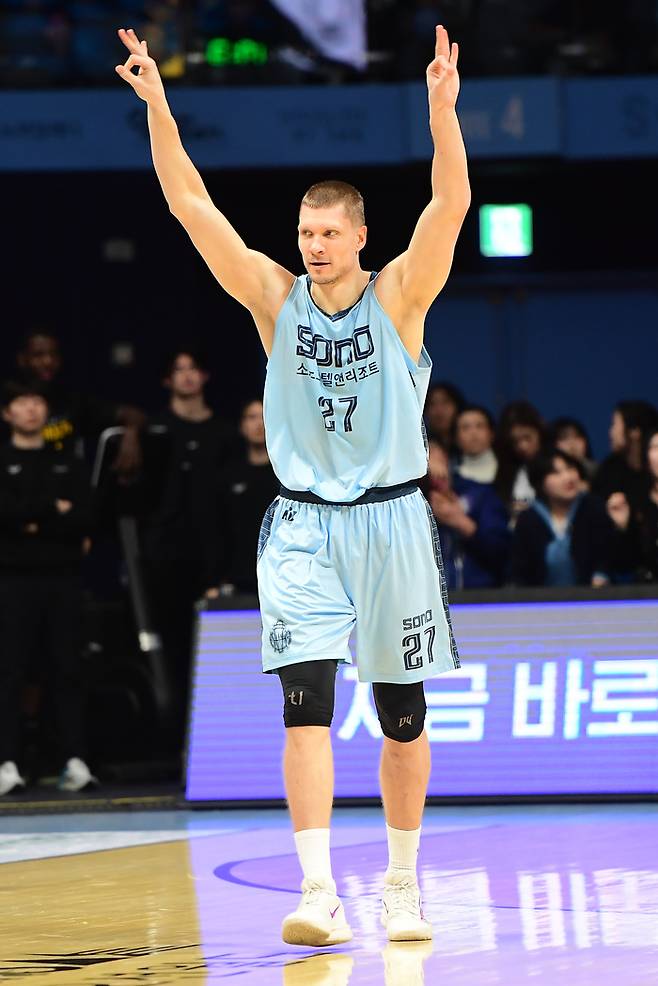 이기디우스가 세리머니를 펼치고 있다. 사진 | KBL