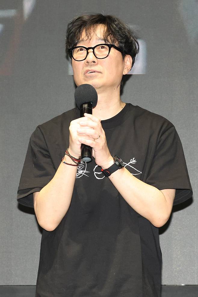 감사 인사하는 장항준 감독 (서울=연합뉴스) 강민지 기자 = 장항준 감독이 17일 서울 강남구 메가박스 코엑스에서 열린 영화 ‘왕과 사는 남자’ 흥행 감사 무대인사에서 관객을 향해 인사말을 하고 있다. 2026.3.17 mjkang@yna.co.kr (끝) <저작권자(c) 연합뉴스, 무단 전재-재배포, AI 학습 및 활용 금지>