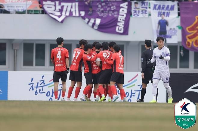 강원FC 선수단. /사진=한국프로축구연맹