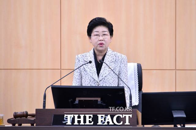 백인숙 여수시의회 의장이 18일 제254회 임시회 제1차 본회의에서 개회사를 하고 있다. /고병채 기자