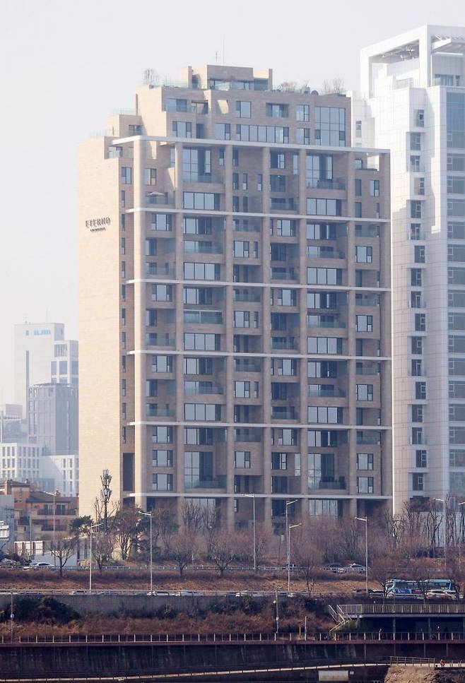 올해 공동주택 공시가격에서 최고가를 기록한 서울 강남구 에테르노 청담. 연합뉴스