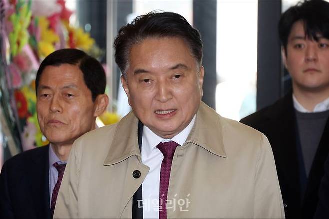 김영환 충북도지사가 지난 17일 오전 서울 여의도 국민의힘 중앙당사에서 지방선거 공천 컷오프와 관련해 입장을 밝히고 있다. ⓒ데일리안 홍금표 기자