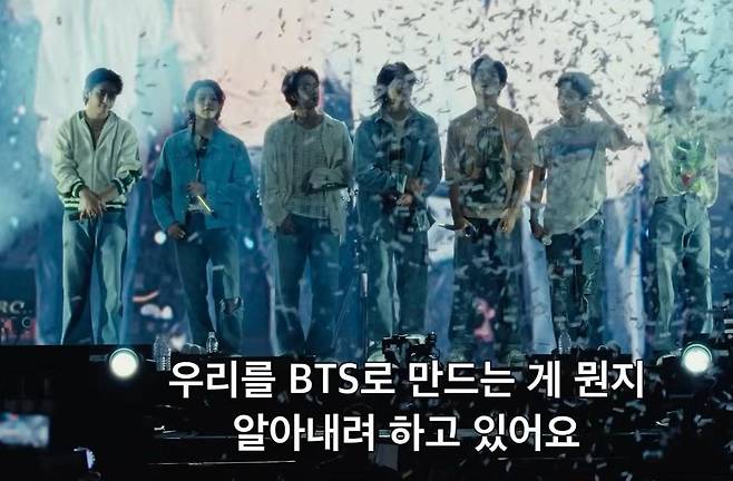 방탄소년단(BTS)의 새 앨범 준비 과정을 담은 다큐멘터리 영화 ‘BTS: 더 리턴’ 예고편 장면. 17일 공개된 이 예고편에서 멤버들은 “우리를 BTS로 만드는 게 뭔지 알아내려 한다”며 팀의 정체성을 찾고자 하는 바람을 드러냈다. 다큐 본편은 27일 넷플릭스를 통해 공개된다. 넷플릭스 유튜브 화면 캡처