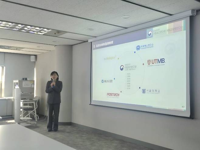 우인옥 국립보건연구원 연구관이 니파바이러스 대응 백신 개발 전략에 대해 소개하고 있다. 사진=강중모 기자