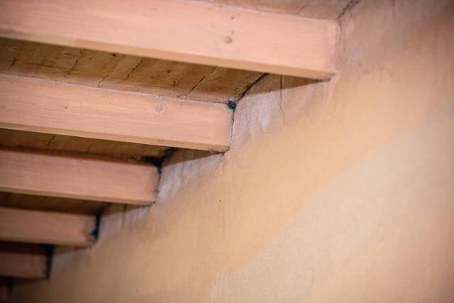 과거 숙성실로 쓰였던 황토방은 현재 창고로 사용된다.