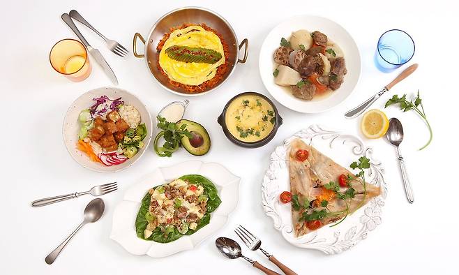 윤지아 셰프가 지글지글클럽 클래스를 통해 공개하는 건강 메뉴들. 혈당 스파이크를 막는 조리법과 장내 미생물 활성화에 초점을 맞춘 식재료 조합으로 미식과 건강을 모두 잡았다. 사진 지글지글클럽