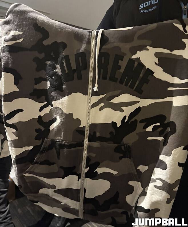 ▲신지원은 제일 좋아하는 옷까지 직접 꺼내 보여줬다. 협조 감사합니다(꾸벅).