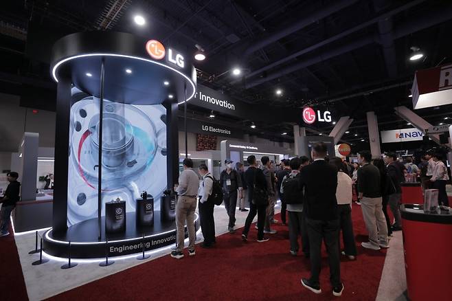 LG전자가 지난달 초 미국 라스베가스에서 열린 북미 최대 공조전시회 'AHR 2026'에서 레시프로 컴프레서, 로타리 컴프레서, 팬모터의 구조적 혁신 기술을 담은 코어테크를 소개했다. 사진=LG전자
