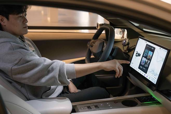 SDV 테스트베드 차량에 적용된 차세대 인포테인먼트 시스템 플레오스 커넥트