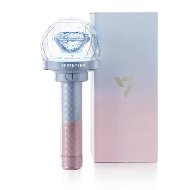 세븐틴 굿즈 공식 판매사이트인 위버스숍에서 세븐틴 공식 응원봉을 4만9000원에 판매하고 있다. /사진=위버스숍 갈무리