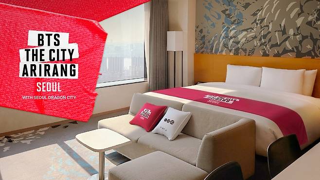 서울드래곤시티는 ‘아리랑’을 키워드로 한국적 미감을 반영한 객실을 선보인다. 또한 베드 러너와 쿠션, 전통 간식, 아트 키링, 비치 타월 등 한정판 기프트 세트를 제공한다.