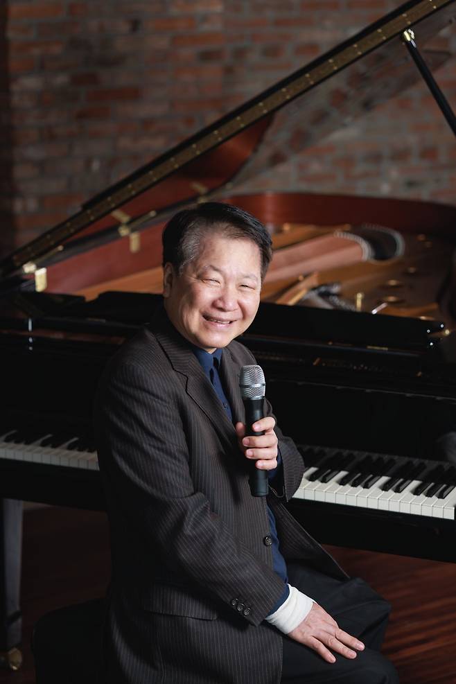 피아니스트인 김용배 교수는 마포아트센터에서 3월부터 매달 네 번째 수요일 오전 11시에 개최하는 ‘맥(MAC)모닝 콘서트’의 진행과 해설을 맡았더.   (c)마포아트센터