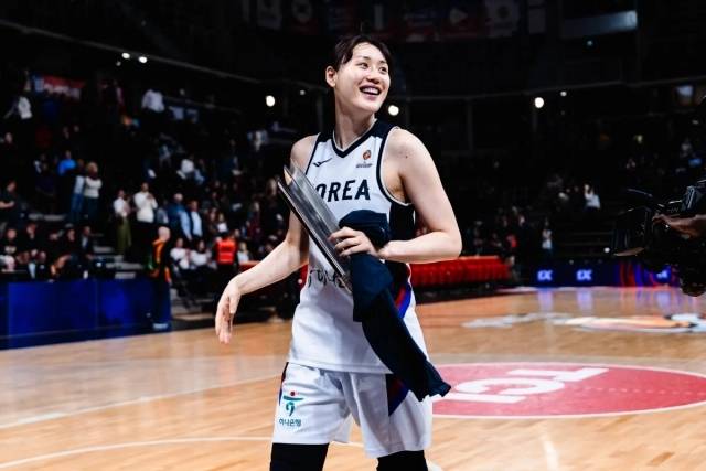 강이슬은 이번 최종예선 5경기 출전, 평균 18.6점 3.0리바운드 1.8어시스트 1.6스틸을 기록했다. 경기당 5.4개의 3점슛을 성공시키기도 했다. 성공률은 무려 41.5%였다. 사진=FIBA 제공