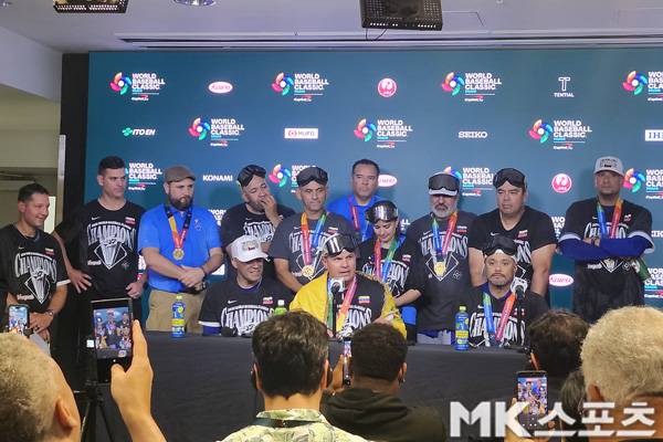 오마 로페즈 베네수엘라 감독이 코치진을 다 데리고 왔다. 사진(美 마이애미)= 김재호 특파원