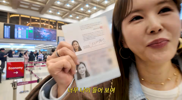 장영란의 ‘쌍수 전’ 모습에 제작진이 직설적인 반응을 보였다. 사진= 유튜브 채널 ‘A급 장영란’