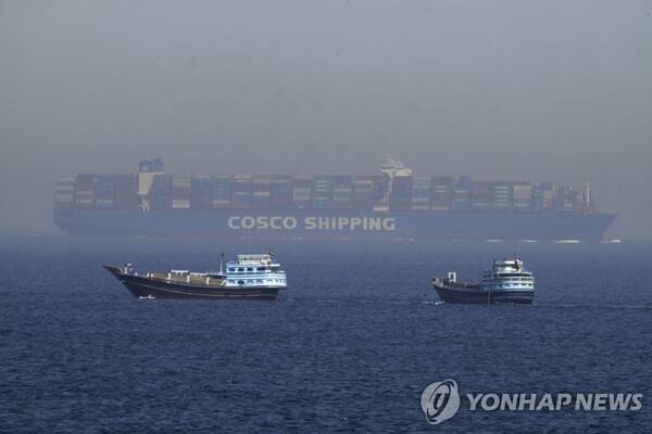 호르무즈 해협 지나는 선박들. 연합뉴스