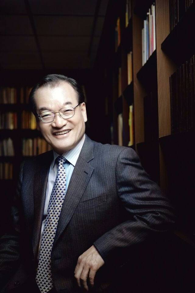 PBA 제3대 총재를 맡은 윤영달 크라운해태제과 회장./PBA