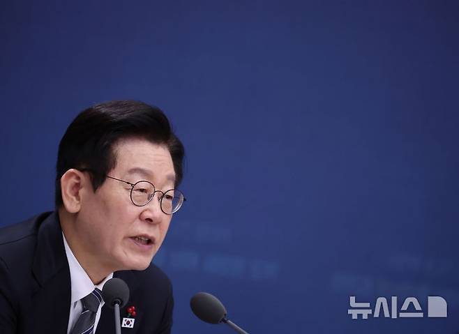 [서울=뉴시스] 고범준 기자 = 이재명 대통령이 지난해 12월 19일 서울 종로구 정부서울청사 별관에서 열린 금융위원회·공정거래위원회 업무보고에서 발언하고 있다. (대통령실통신사진기자단) 2025.12.19. bjko@newsis.com