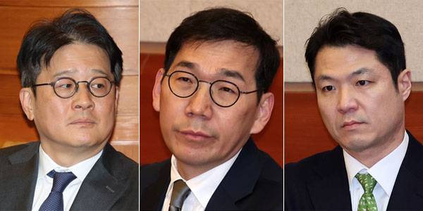 ▲사진 왼쪽부터 이창수 서울중앙지검장·조상원 4차장검사·최재훈 반부패수사2부장. 이들은 2024년 10월 김건희 도이치 주가조작 사건 무혐의 결론을 낸 수사 라인이다. 이후 검찰과 특검은 김건희의 주가 조작 사건을 다시 수사했다. 현재 김건희는 주가조작 범죄 등과 관련해 기소된 상태다. ⓒ연합뉴스ⓒ